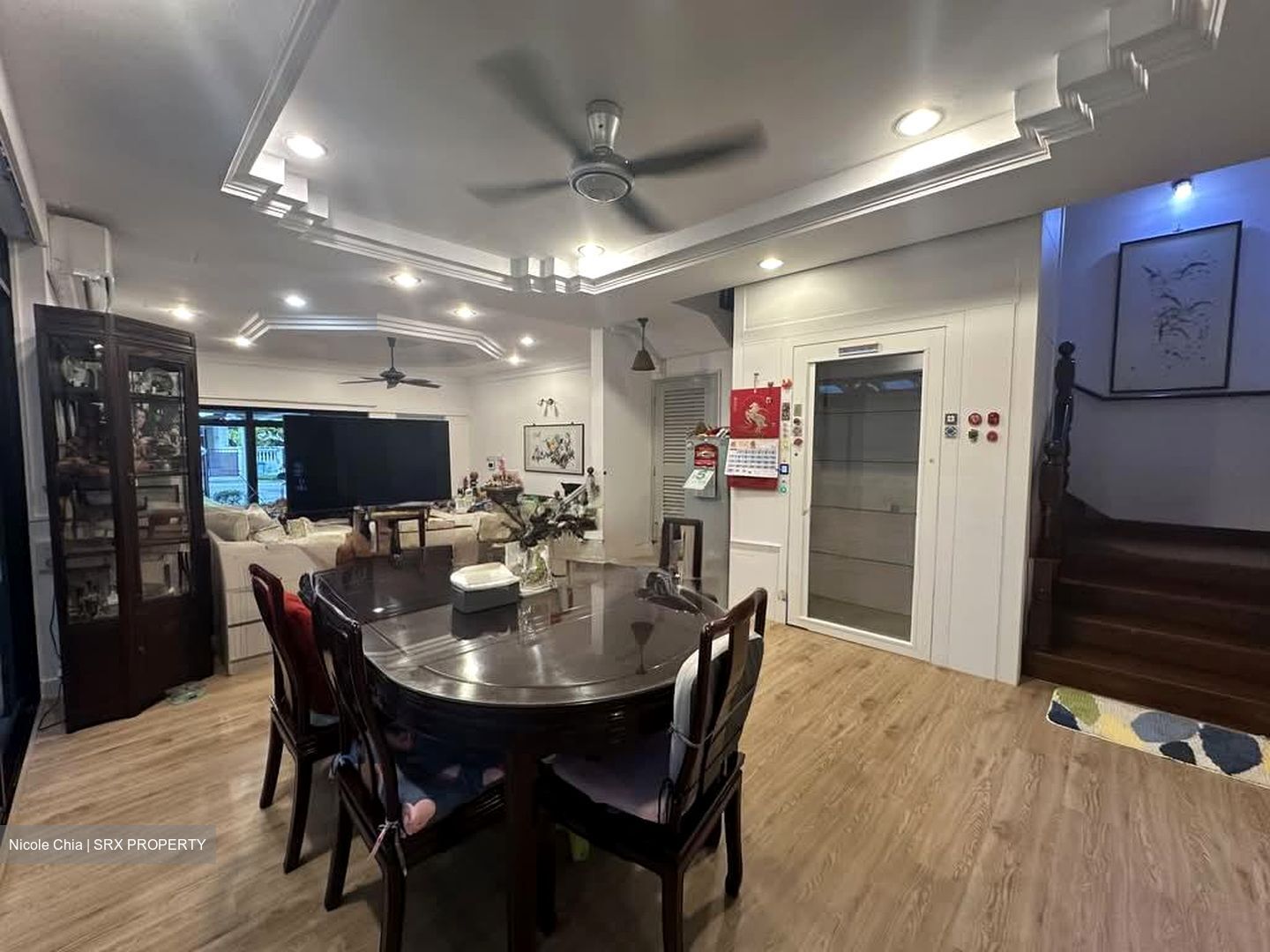 Phillips Avenue (D19), Semi-Detached #571884291